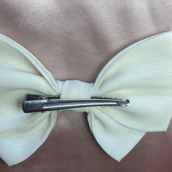 9/$50 Cream White Hair Bow with Alligator Clip - Picture 4 of 4
